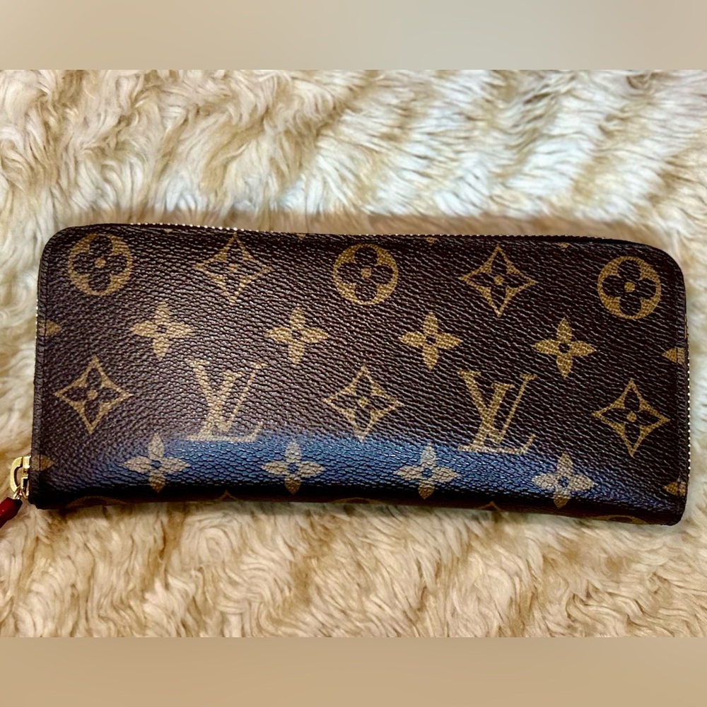 Louis Vuitton Zippy Wallet